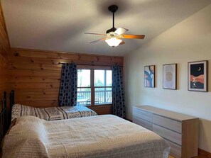 4 bedrooms, WiFi, bed sheets
