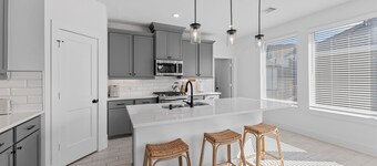 Furnished Rooms for Travel Nurses and Healthcare Pros in Bridgeland, Cypress, TX