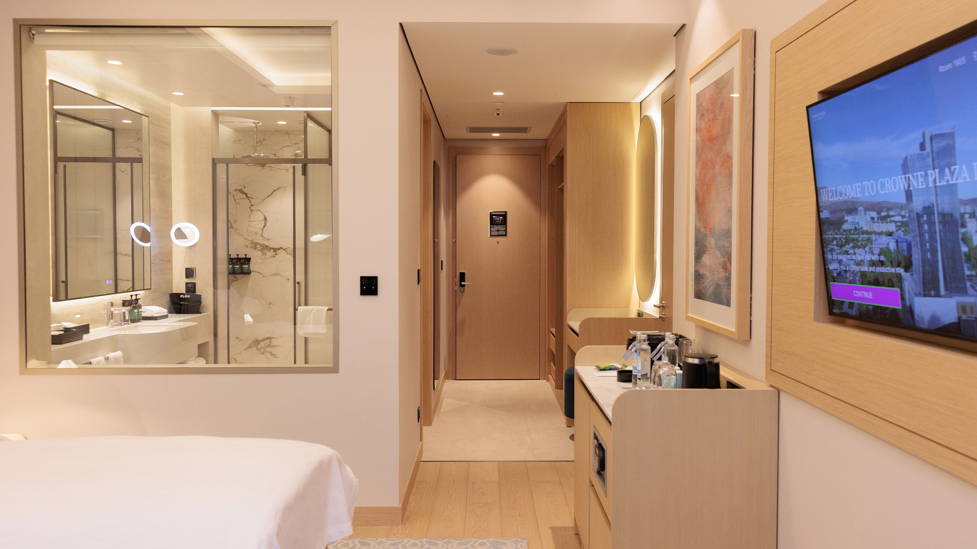 Minibar, safe på rommet, skrivebord og skrivebord for bærbar PC