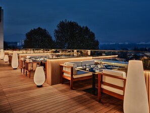 Bar (on property) - Crowne Plaza Dushanbe by IHG (Dushanbe)