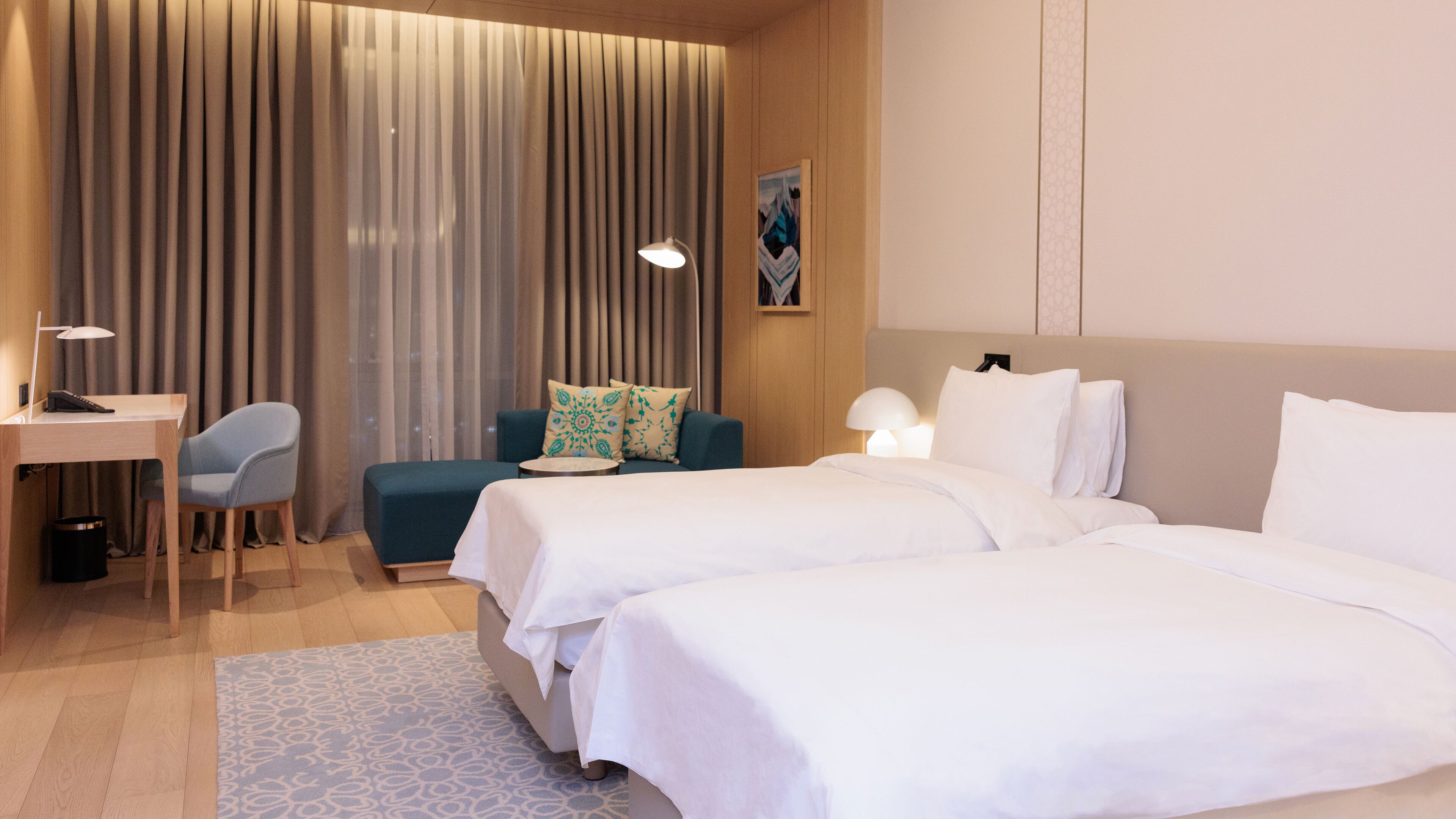 Minibar, safe på rommet, skrivebord og skrivebord for bærbar PC