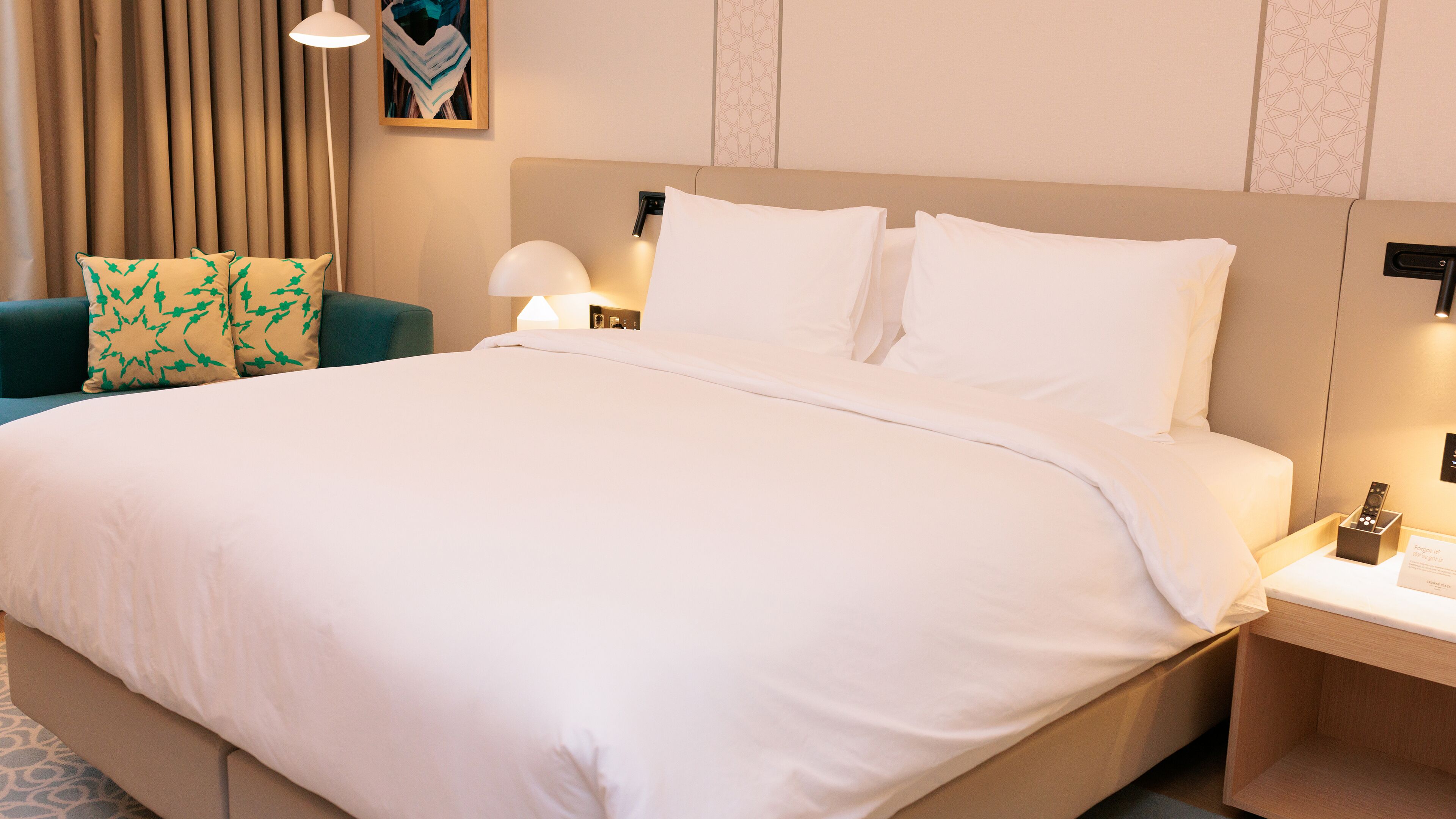 Minibar, safe på rommet, skrivebord og skrivebord for bærbar PC