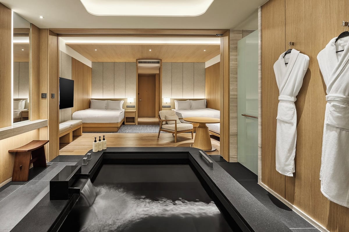 Allergiatestatut vuodevaatteet, minibaari, tallelokero huoneessa