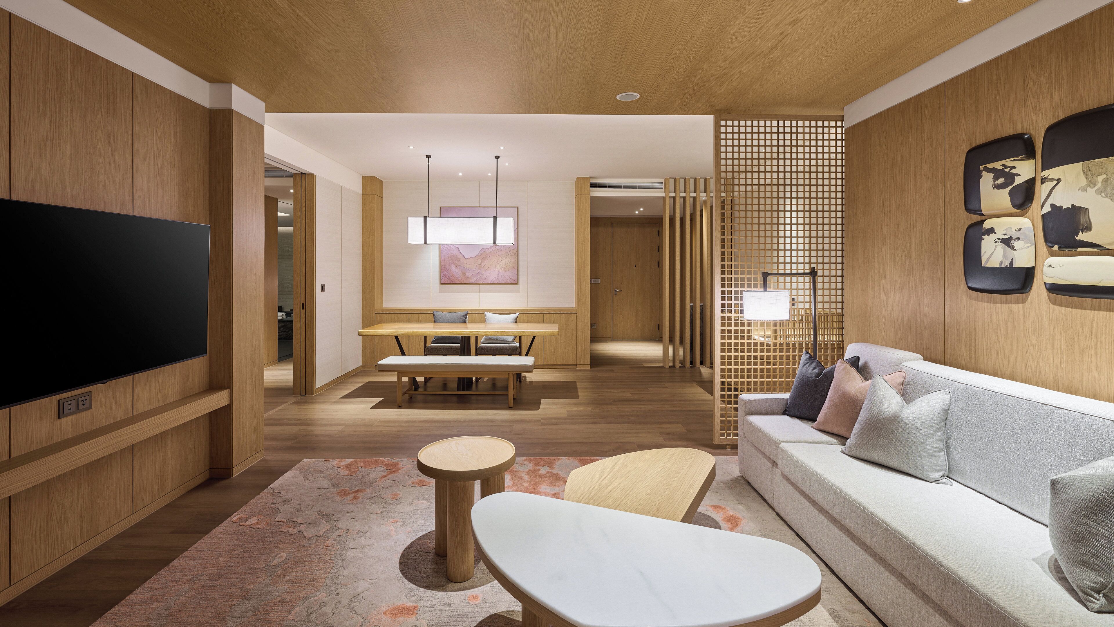 Suite, 1 Bedroom, Balcony | Hypo-allergenic bedding, minibar, in-room safe, blackout drapes