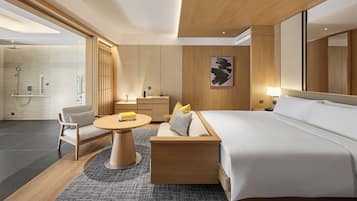 Classic Room, 1 King Bed, Accessible | Hypo-allergenic bedding, minibar, in-room safe, blackout drapes