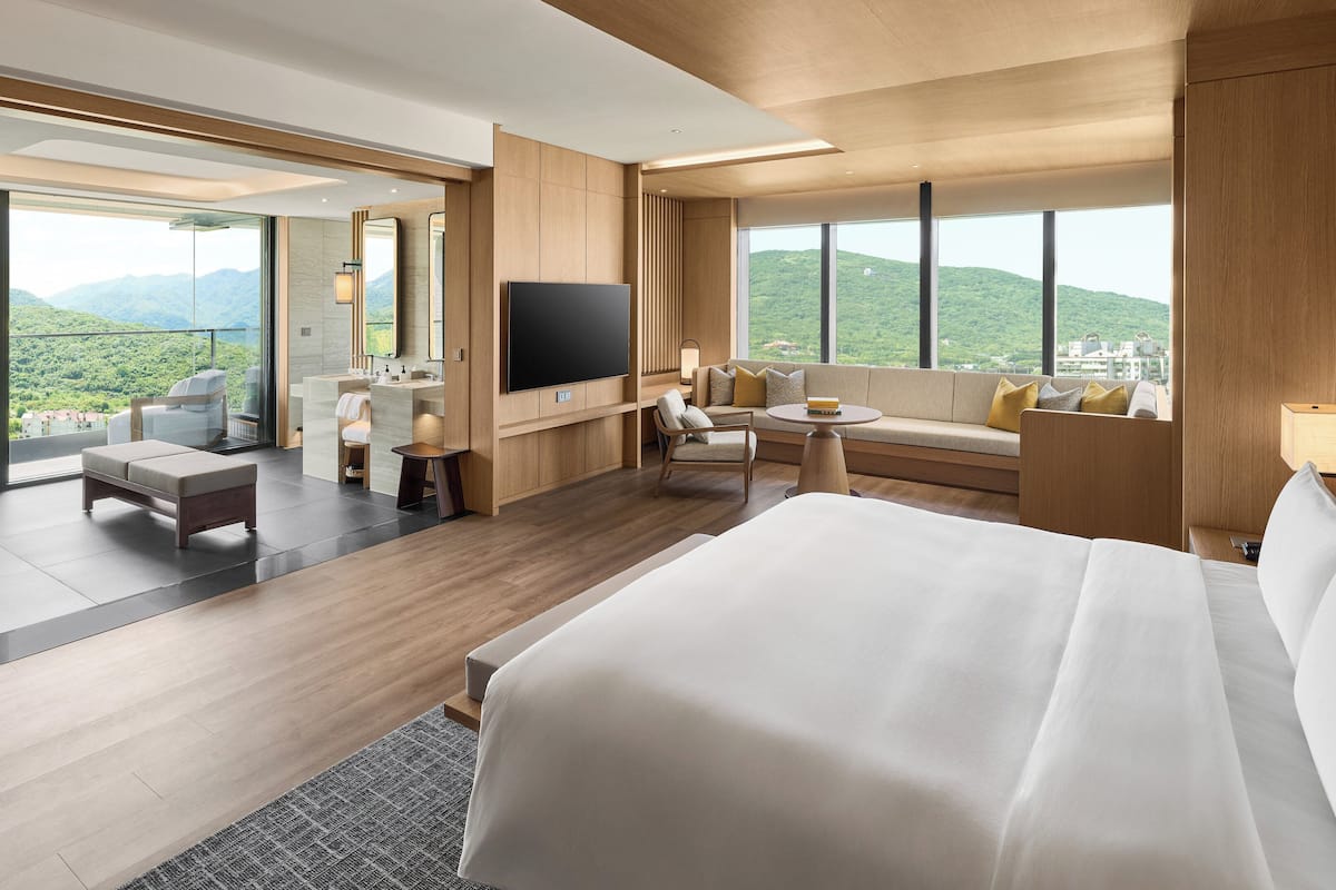 Premium Room, 1 King Bed