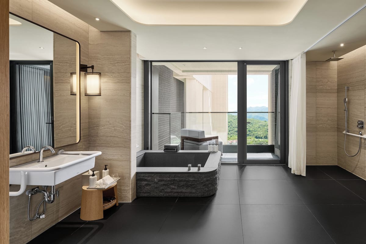 Allergiatestatut vuodevaatteet, minibaari, tallelokero huoneessa