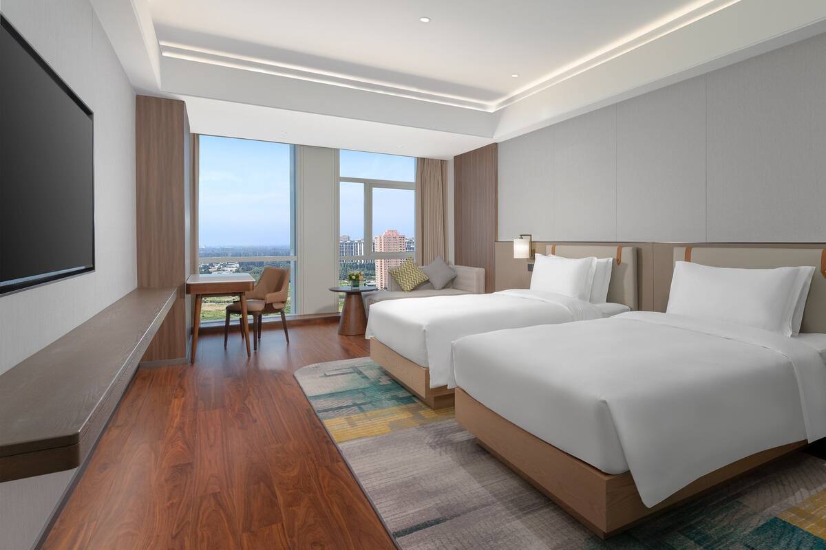 Standard Room | Down duvets, in-room safe, desk, laptop workspace