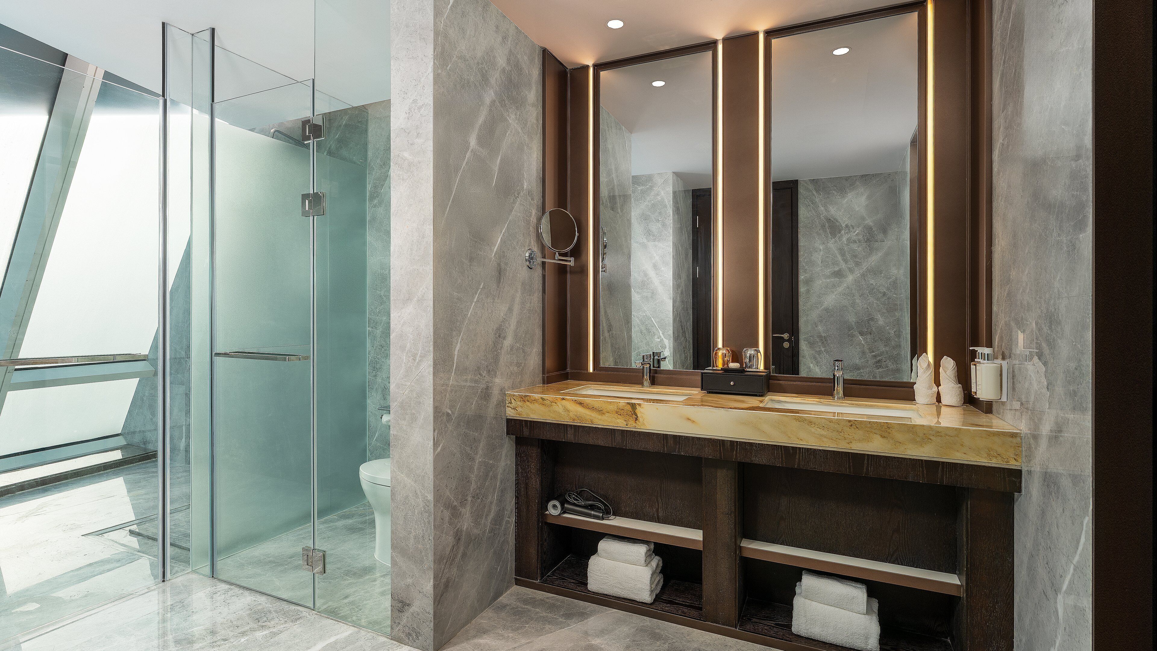 单卧套房 超大床 带用餐区