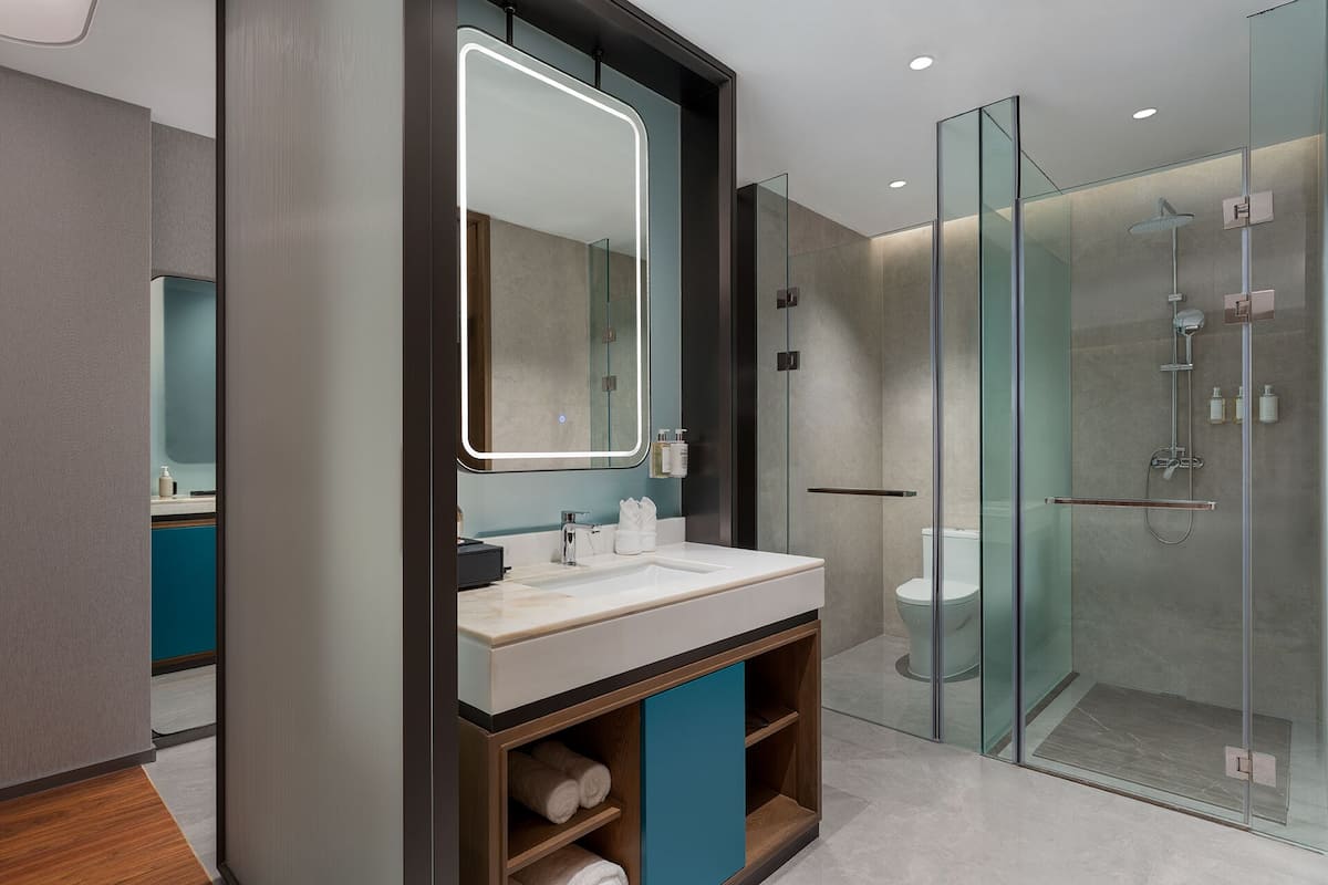 Standard Room | Bathroom | Rainfall showerhead, free toiletries, hair dryer, bathrobes