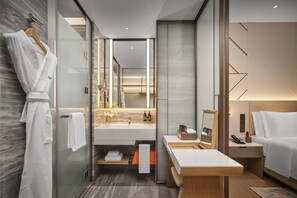 Luxe beddengoed, Select Comfort-bedden, een minibar, een bureau