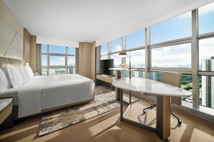 高档床上用品、Select Comfort 床、迷你吧、办公桌