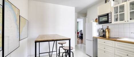 Refrigerador, horno, cafetera/tetera