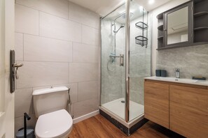 Douche, serviettes fournies