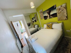 1 室のベッドルーム、WiFi、ベッドシーツ