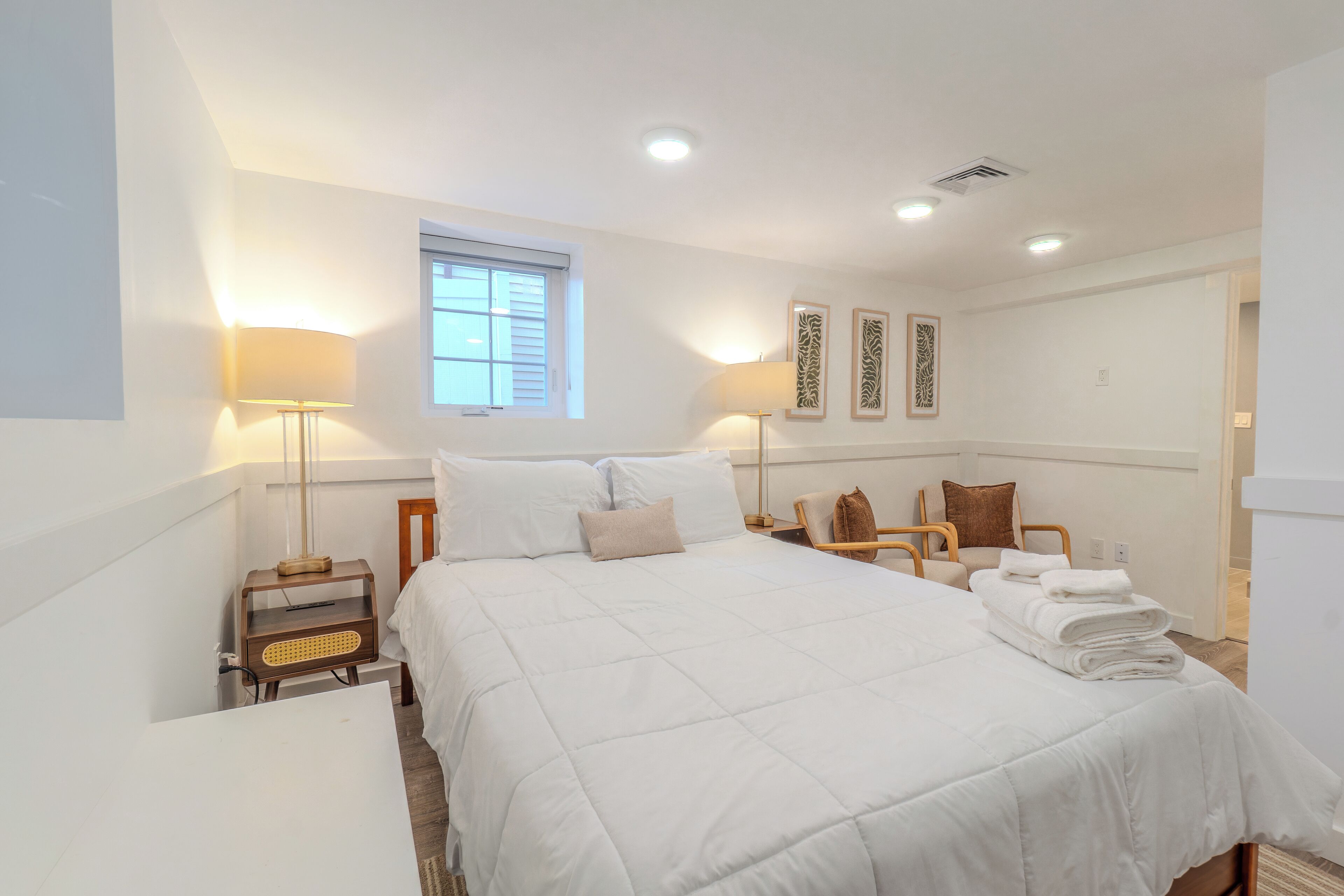 3 slaapkamers, een strijkplank/strijkijzer, wifi, beddengoed