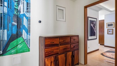 Vestrella PH. Luxury 2800 sq ft/3bd, 3bth PH. Beautiful views, walk to the Zona!