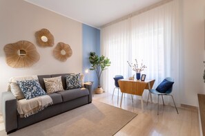 TV - Grazia Modern & Chic Apartment in Tiburtina (ROMA)