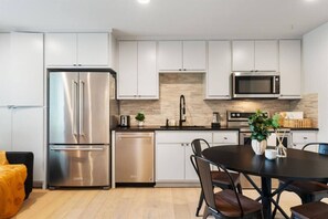 Coffee/tea maker, fridge, microwave, oven