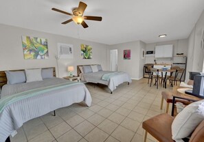 1 bedroom, WiFi, bed sheets - Coastal Studio Retreat | Perfect for a quick trip! (Panama City)