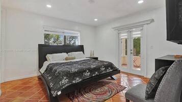 3 bedrooms, free WiFi, bed sheets, wheelchair access