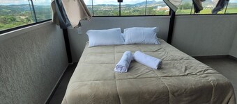 1 bedroom apartment, air conditioning and garage.