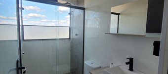 1 bedroom apartment, air conditioning and garage.