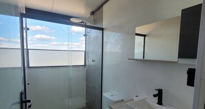 1 bedroom apartment, air conditioning and garage.
