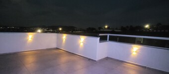 1 bedroom apartment, air conditioning and garage.