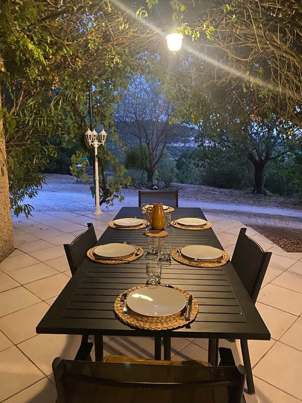 Outdoor dining