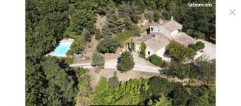 Large family home with swimming pool in the heart of Drôme provençale