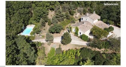 Large family home with swimming pool in the heart of Drôme provençale