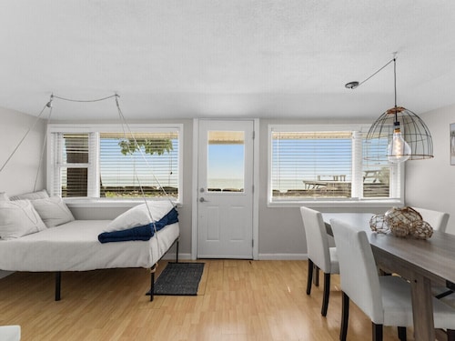 Cozy Lakefront Getaway with Firepit & Air-Doctor System