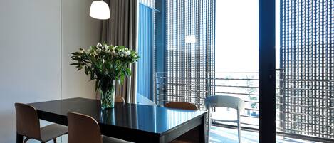 Coffre-fort, bureau, espace de travail pour ordinateurs portables