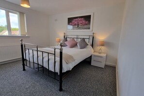 Iron/ironing board, free WiFi, bed sheets