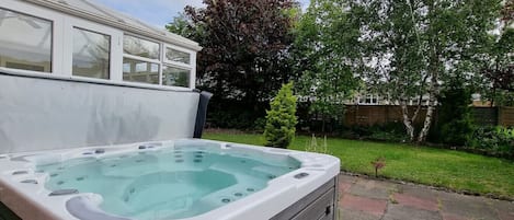 Baignoire à remous extérieure