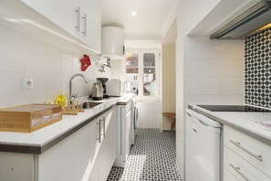 Fridge, microwave, dishwasher, coffee/tea maker