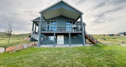 Bear Lake house sleeps 33 w/ lake + pool + pickelball courts access!