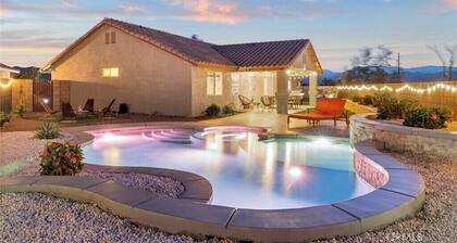 Stunning Joshua Home with Pool, Spa and Game Room!! Cozy and Comfortable Retreat