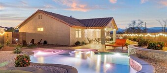 Stunning Joshua Home with Pool, Spa and Game Room!! Cozy and Comfortable Retreat
