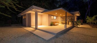 New luxury home in Manzanillo near Santa Teresa