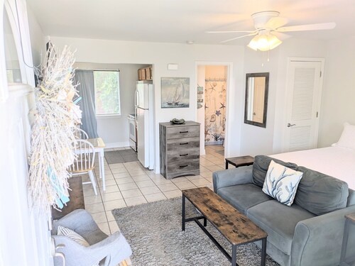 Oak Shores - Pool/Fitness Center/Beach/Restaurants