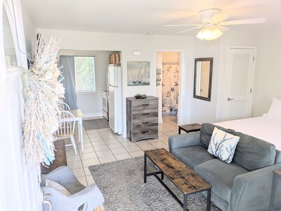 Oak Shores - Pool/Fitness Center/Beach/Restaurants