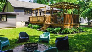 Property grounds - Louisa Landing - Beautiful Fenced Yard! (Bayfield)