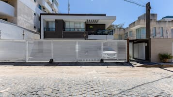 Basic Apartment | Exterior