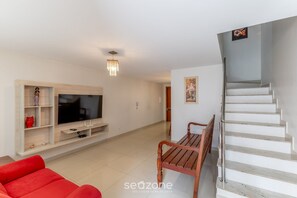 Basic Apartment | Living area