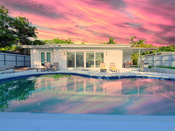 Pool - Palm House near Beach, Game Room, Pool & King Beds (Fort Lauderdale)