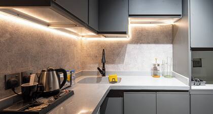 1BR I Smart Entry + Private Terrace + 65" T