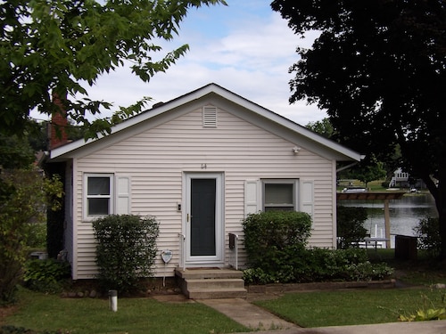 Gram's Cottage on Lake Webster in North Webster, Indiana is the perfect getaway.