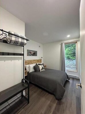 3 bedrooms, free WiFi, bed sheets